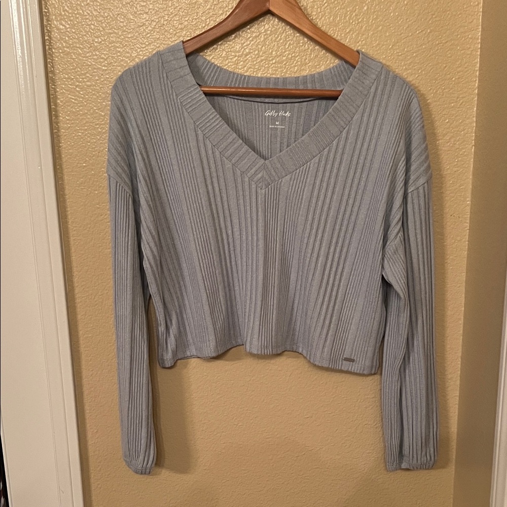 Hollister Ribbed V-Neck Sweater in Light Gray